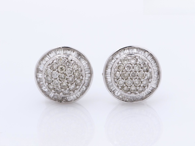 ＡＵ約７８％／Ｋ１８ＷＧピアス　総２．３ｇ